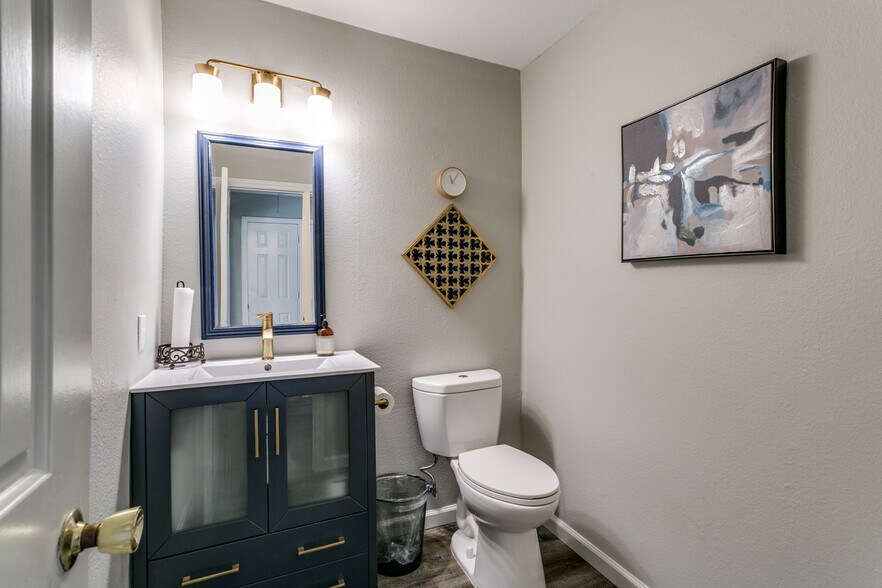 More Photos Of 725 W Purnell Rd, Lewisville Office Residential For Lease