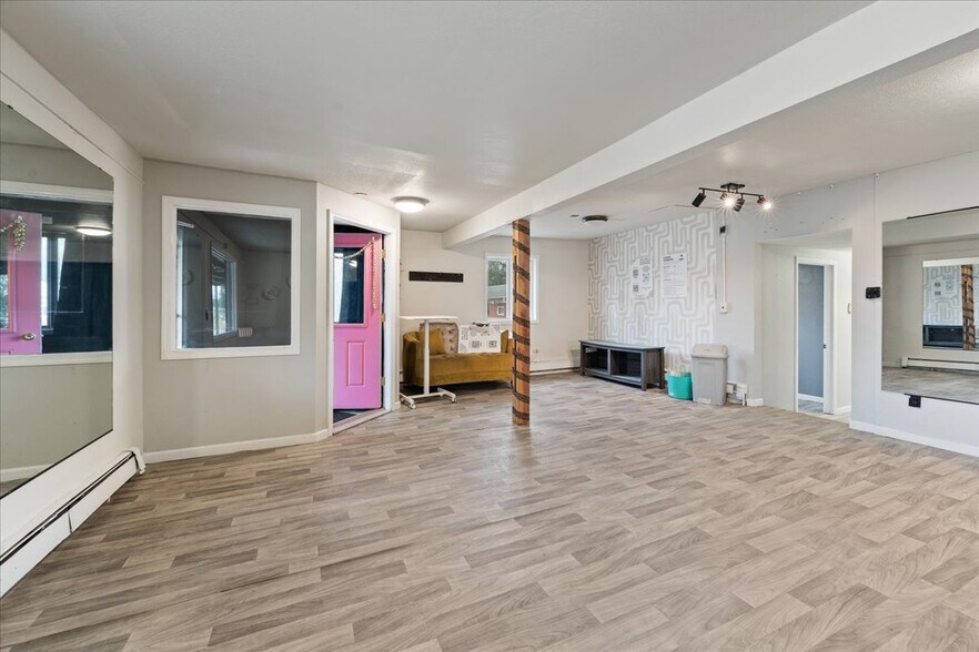 More Photos Of 1019 College Rd, Fairbanks Flex For Sale