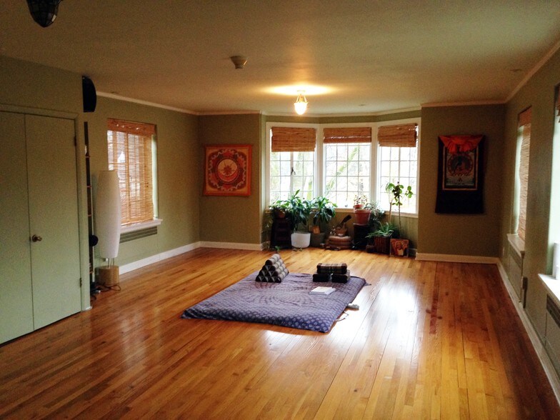 More Photos Of 2619 W Heading Ave, West Peoria Office For Lease