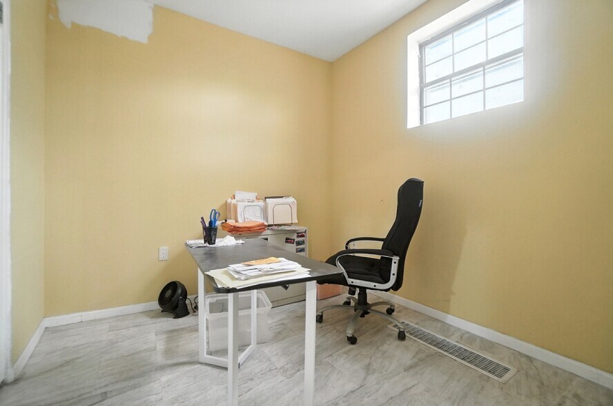 More Photos Of 603 S Broadway St, Dayton Warehouse For Sale