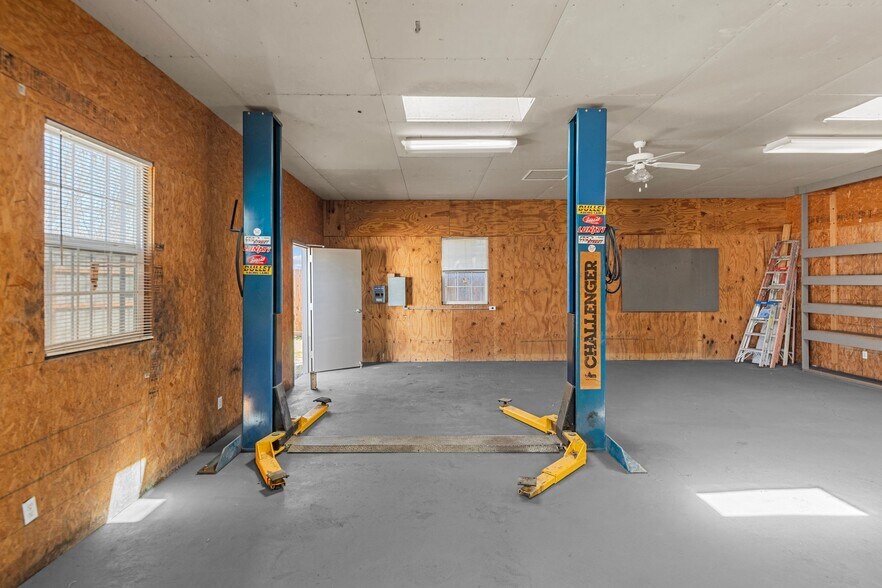 More Photos Of 210 W Dunn Ave, Killeen Office For Sale