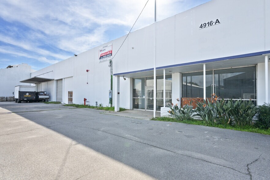 More Photos Of 4916 Cecilia St, Cudahy Warehouse For Lease