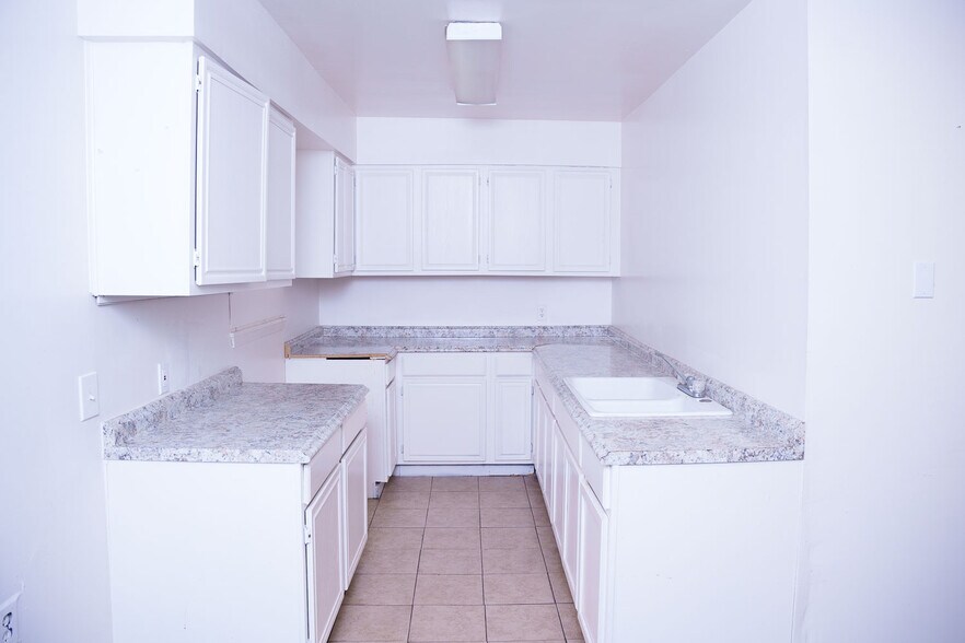 More Photos Of 6628 Crestway Dr, San Antonio Flex For Sale