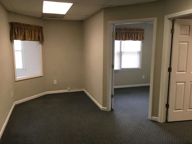 More Photos Of 2225 Ashley Crossing Dr, Charleston Office Residential For Lease