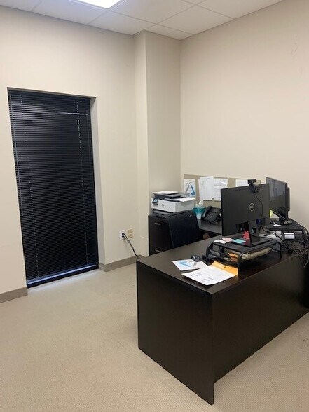 More Photos Of 112 Westhampton Dr, Lexington Manufacturing For Sale