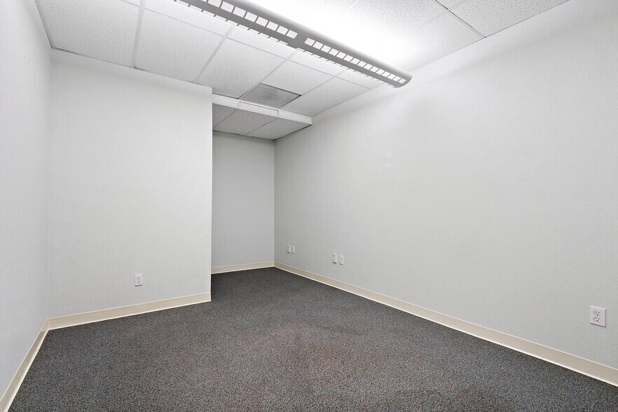 More Photos Of 1801 Hanover Dr, Davis Office Residential For Lease