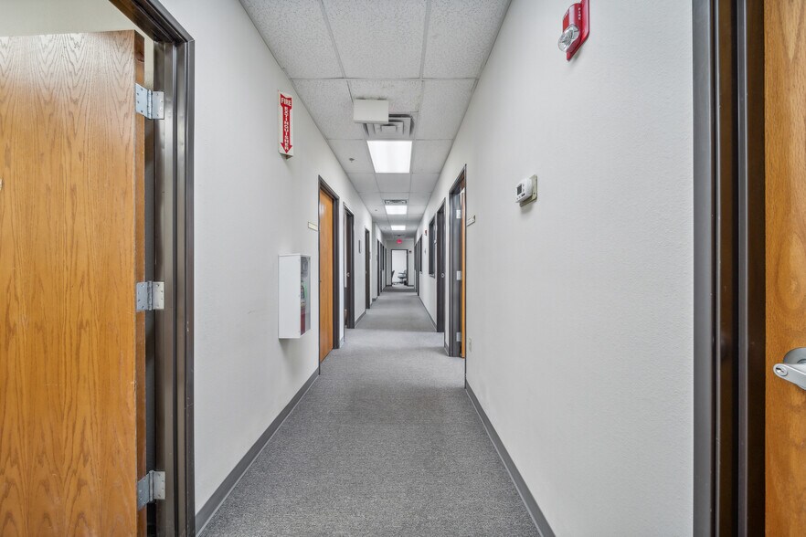 More Photos Of 2020 Holly Rd, Claremore Office For Sale