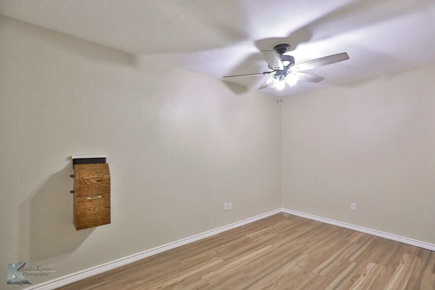 More Photos Of 2810 S 27th St, Abilene Office For Sale
