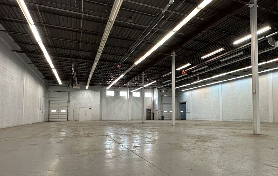 More Photos Of 382-400 Canarctic Dr, Toronto Warehouse For Lease