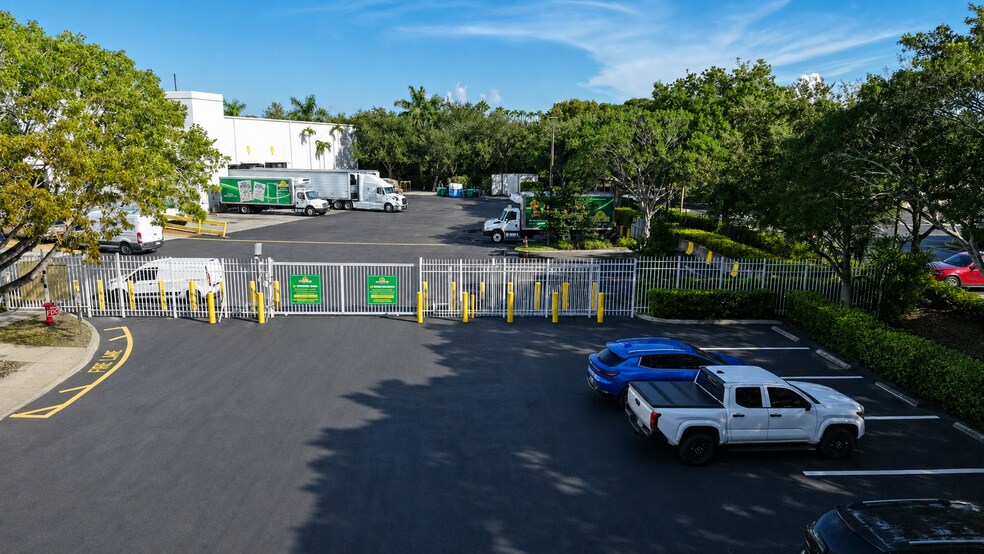 More Photos Of 3255 Meridian Pky, Weston Refrigeration Cold Storage For Lease