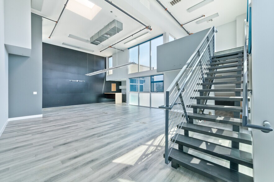 More Photos Of 2332 Cotner Ave, Los Angeles Loft Creative Space For Lease