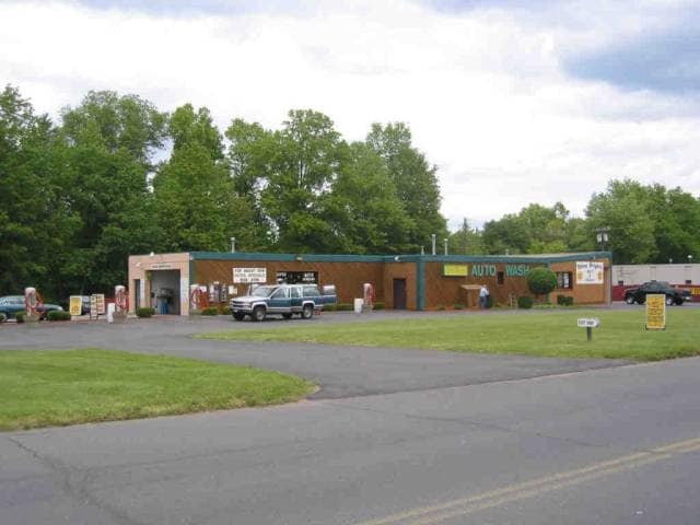 More Photos Of 86 Woodlawn Rd, Berlin Carwash For Sale