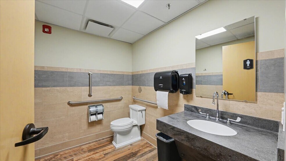 More Photos Of 102 Walnut St, Winona Office Residential For Sale