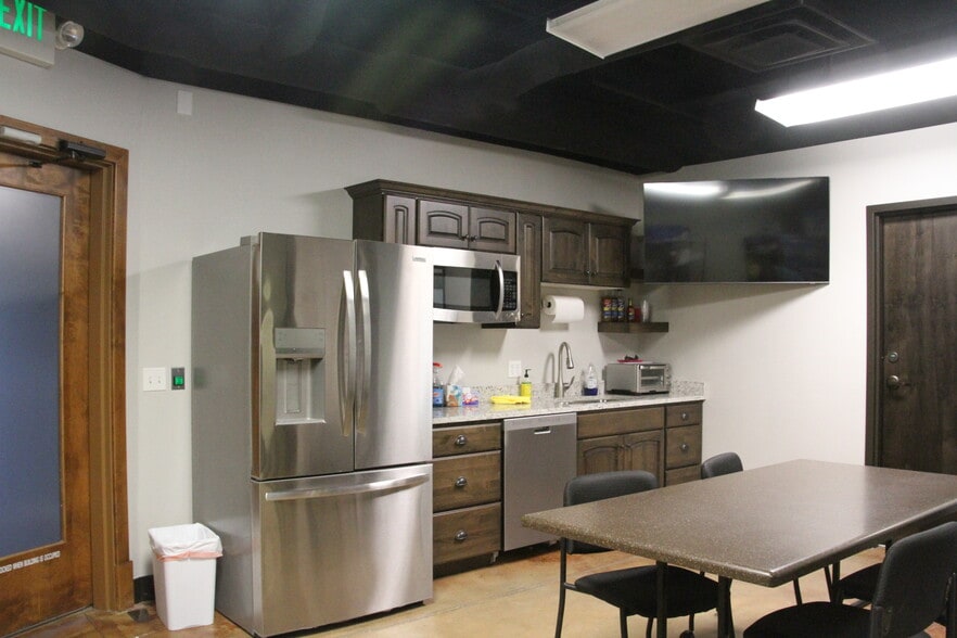 More Photos Of 668 E 12225 S, Draper Office For Lease