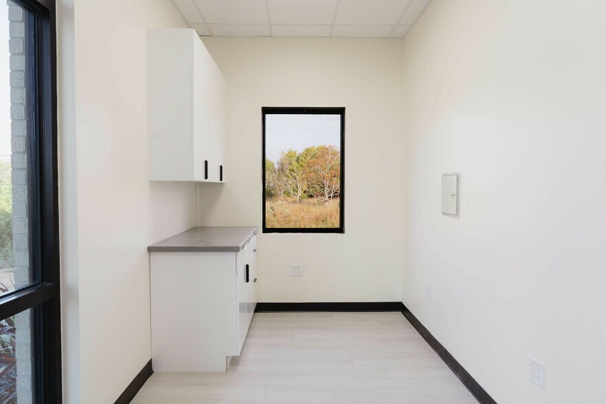 More Photos Of 1930 Highway 3 S, League City Medical For Lease