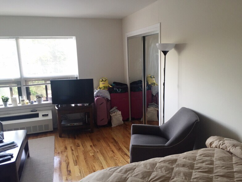 More Photos Of 340 Maple Ave, Westbury Apartments For Sale