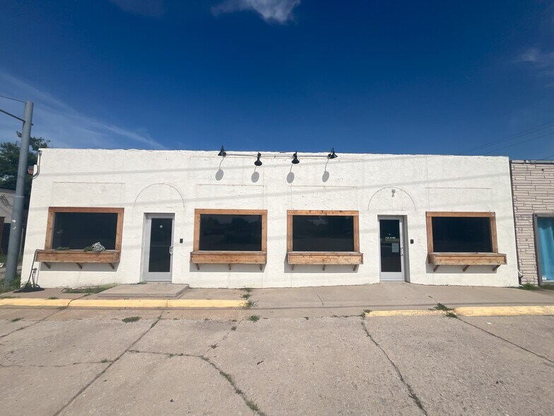 More Photos Of 7926 N May Ave, Oklahoma City Storefront Retail Office For Lease