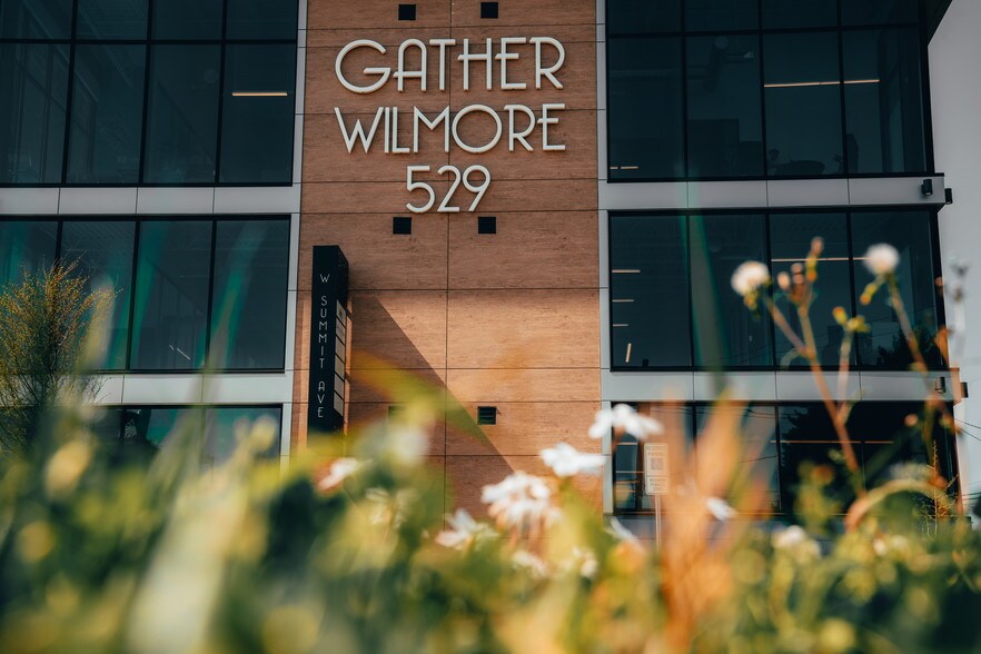 More Photos Of 529 W Summit Ave, Charlotte Office For Lease