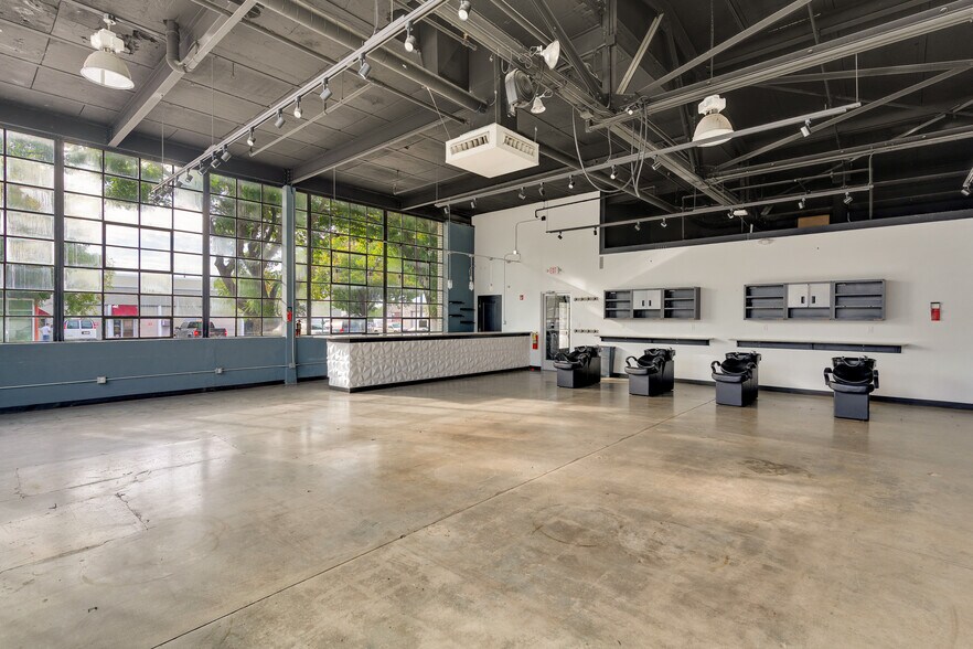 More Photos Of 1817 Broad St, Chattanooga General Retail For Lease