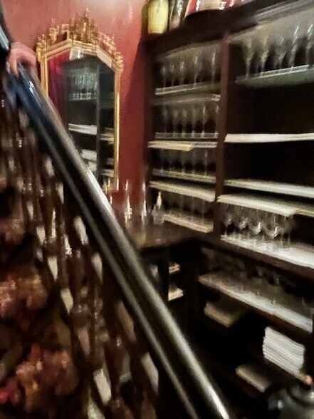 More Photos Of 222 E Ontario St, Chicago Restaurant For Sale