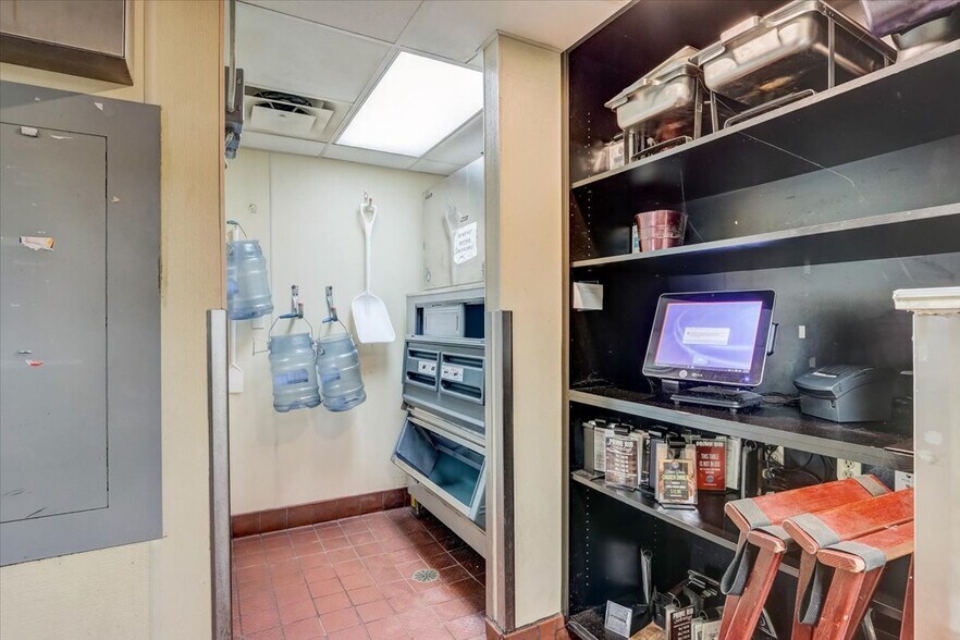 More Photos Of 10950 W Good Hope Rd, Milwaukee Restaurant For Sale
