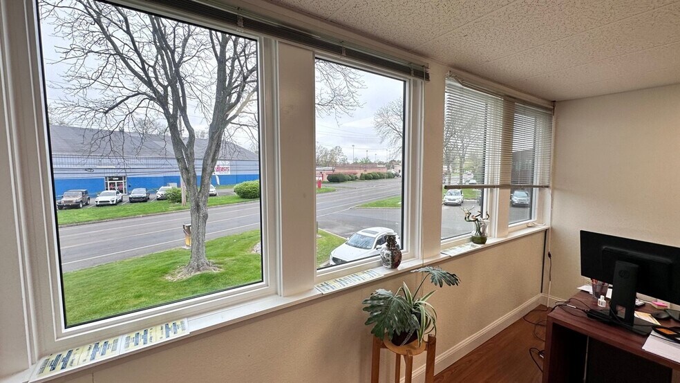 More Photos Of 1300 Industrial Blvd, Southampton Light Distribution For Sale