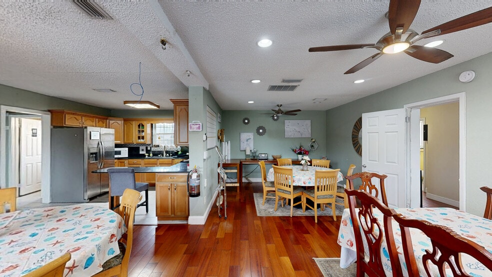 More Photos Of 640 S Ridgewood Ave, Daytona Beach Hotel For Sale