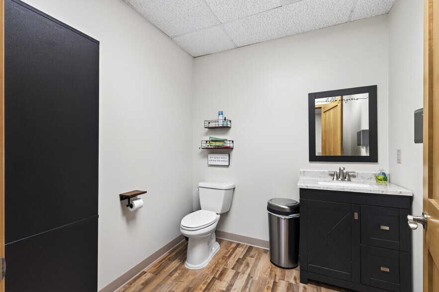 More Photos Of 146 Lake St N, Forest Lake Medical For Lease