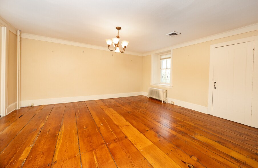 More Photos Of 69 E Oakland Ave, Doylestown Office For Sale