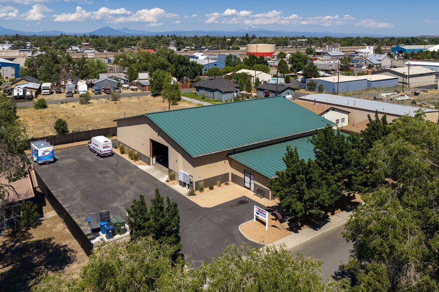 More Photos Of 335 SE Jackson St, Redmond Warehouse For Lease