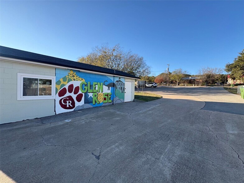 More Photos Of 608 SW Big Bend Trl, Glen Rose Restaurant For Sale