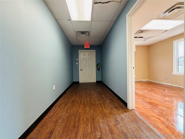 More Photos Of 1002 E Cherry St, Cushing Medical For Sale