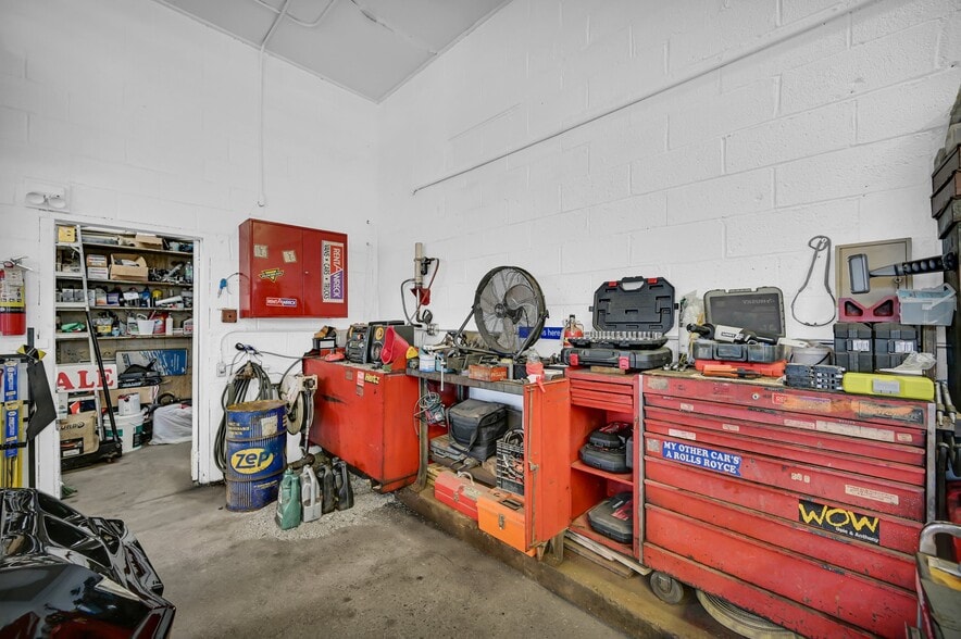 More Photos Of 33 N Morris St, Dover Auto Repair For Sale