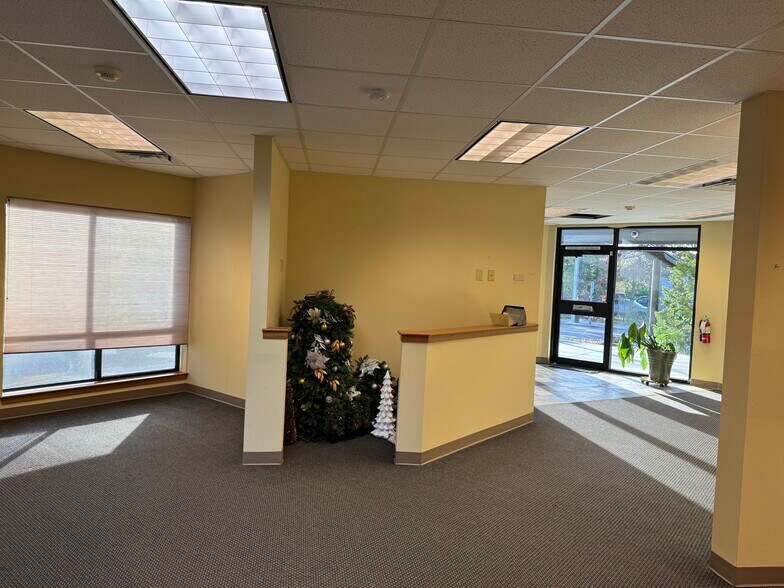 More Photos Of 130 S 15th St, Mount Vernon Medical For Lease