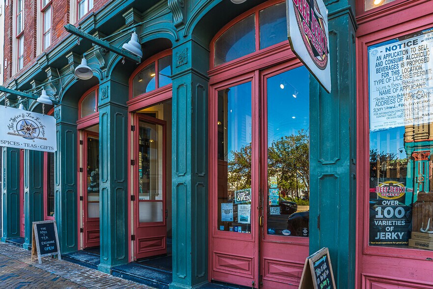 Primary Photo Of 2309 Strand St, Galveston Storefront Retail Residential For Lease