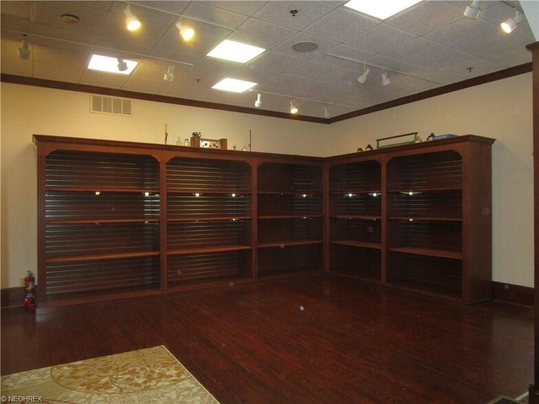 More Photos Of 701 Main St, Dresden Storefront For Lease