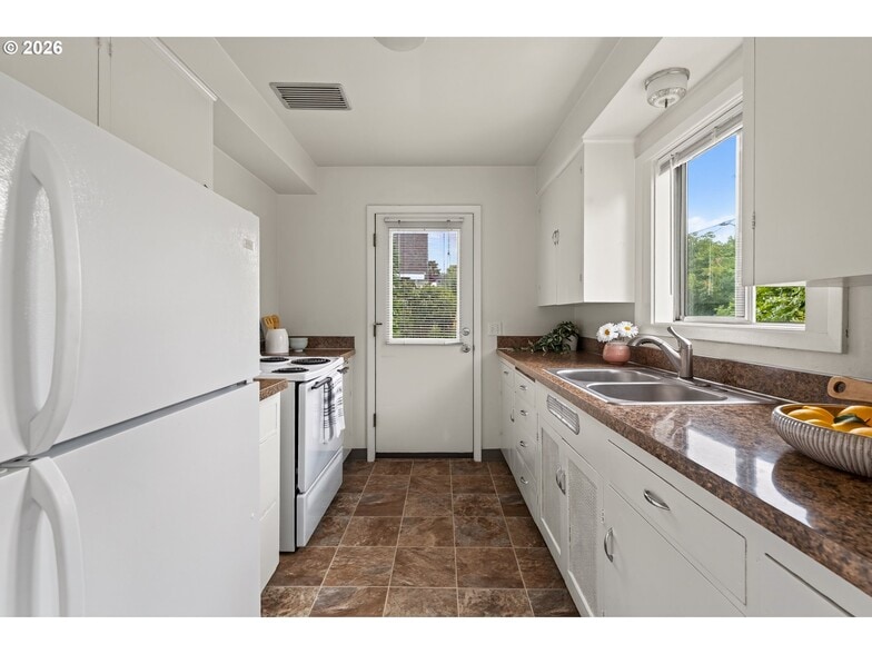More Photos Of 1250 SE 46th Ave, Portland Multifamily For Sale