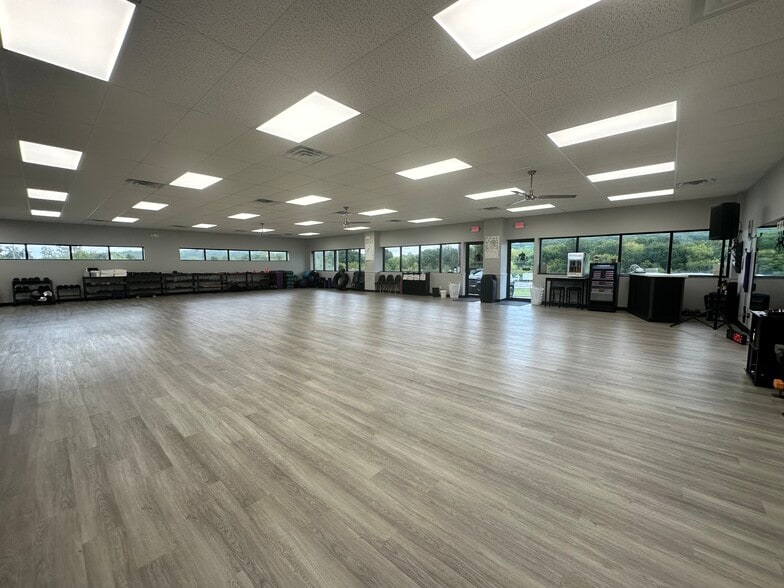 More Photos Of 7125 Metropolitan Blvd, Barnhart Unknown For Lease