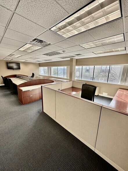 More Photos Of 67 Holly Hill Ln, Greenwich Office For Sale