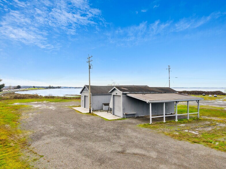 More Photos Of 4051-4061 N Highway 101, Eureka Warehouse For Sale