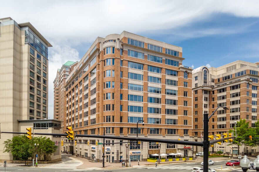 More Photos Of 4401 Wilson Blvd, Arlington Unknown For Lease