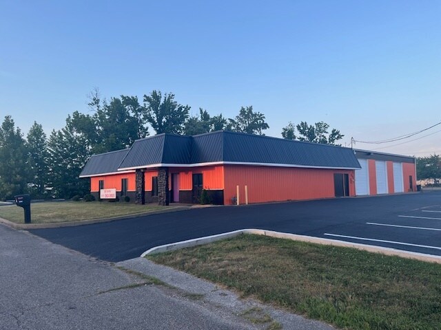 Primary Photo Of 1313 Newton Ave, Evansville Showroom For Lease