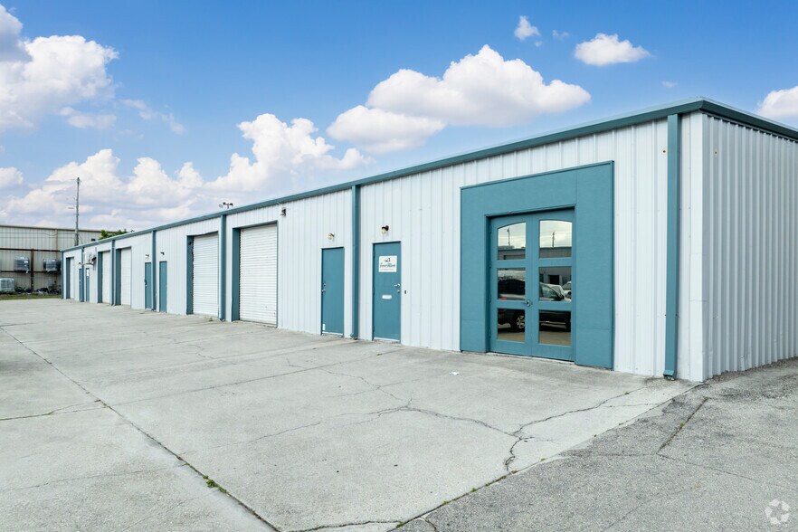 Primary Photo Of 12700 Metro Pky, Fort Myers Warehouse For Lease