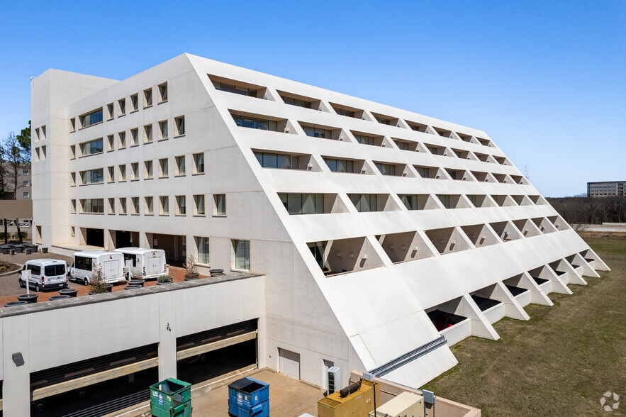 More Photos Of 1301 Solana Blvd, Westlake Unknown For Lease