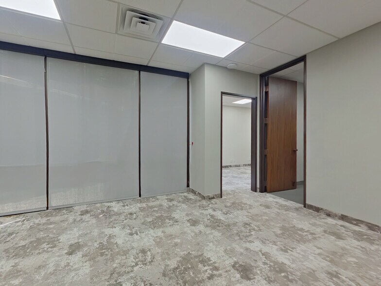 More Photos Of 3033 Kellway Dr, Carrollton Research And Development For Lease