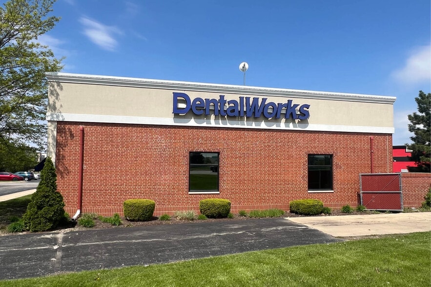 More Photos Of 4405 Fox Valley Center Dr, Aurora General Retail For Lease