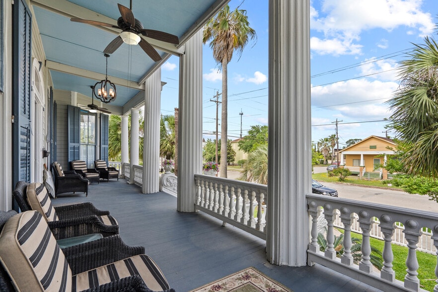 More Photos Of 1103 33rd St, Galveston Hotel For Sale