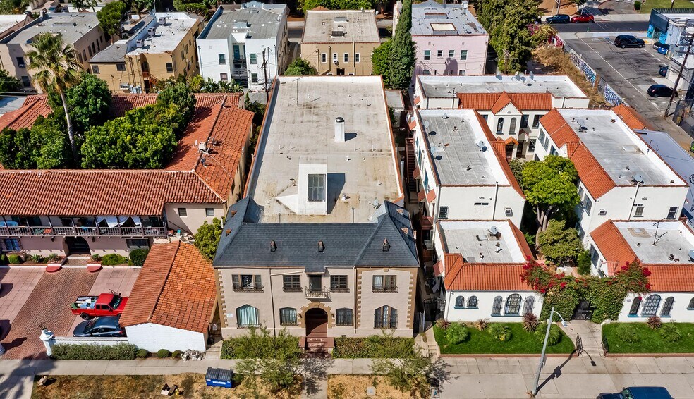 More Photos Of 637 N Spaulding Ave, Los Angeles Apartments For Sale