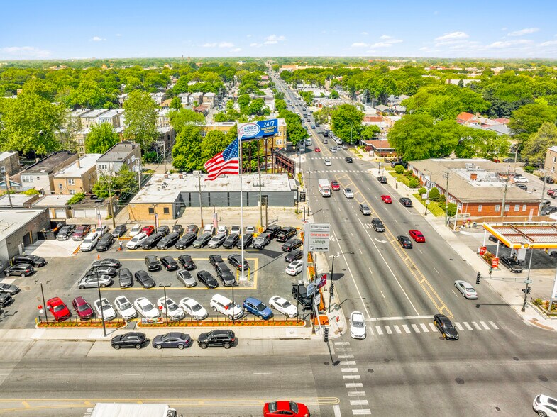 More Photos Of 2415 W Peterson Ave, Chicago Restaurant For Lease