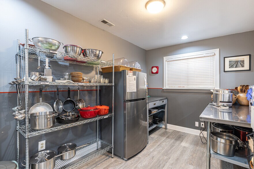 More Photos Of 1900-1924 Yajome St, Napa Warehouse For Lease